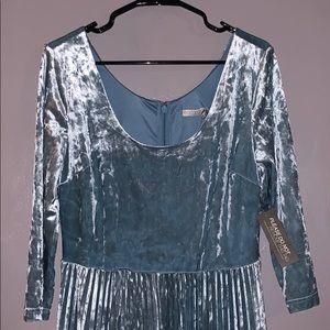 Large Blue Velvet Eva Mendes dress